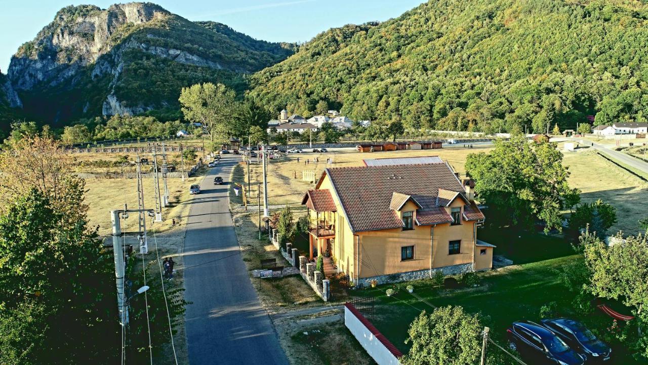 Pensiunea Miraj Polovragi Exterior foto