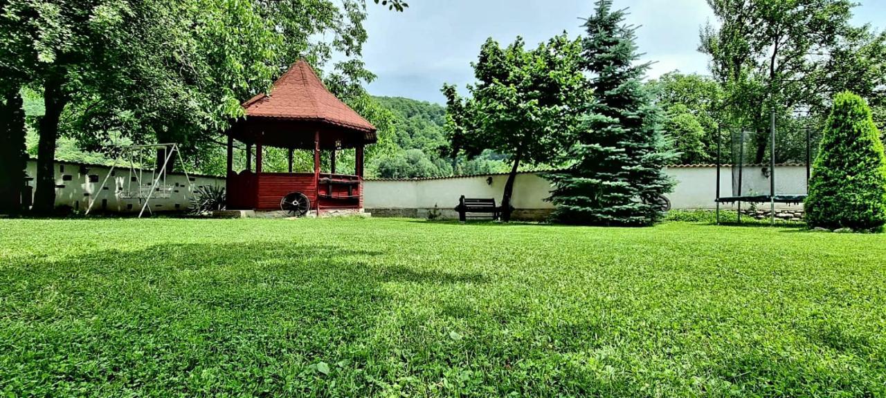 Pensiunea Miraj Polovragi Exterior foto