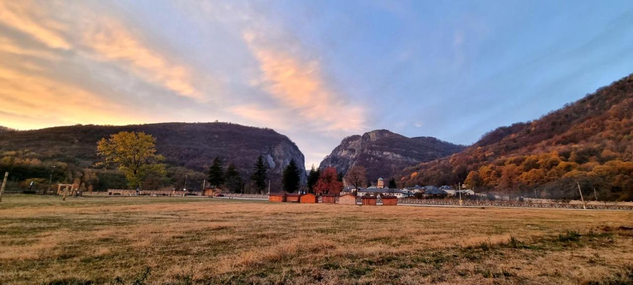 Pensiunea Miraj Polovragi Exterior foto