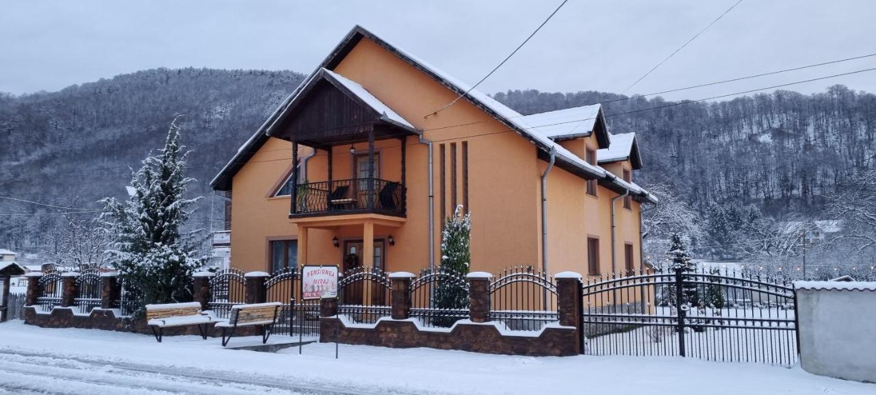 Pensiunea Miraj Polovragi Exterior foto